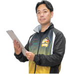 ジャージを着た男性